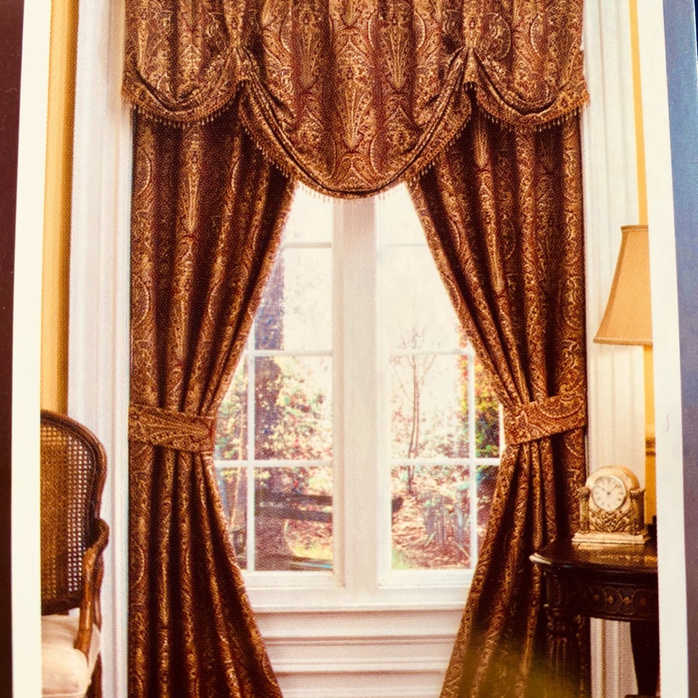 CROSCILL PREMIER RED TAPESTRY PAISLEY BROWN LAFAYETTE (1) FRINGED VALANCE 84X14